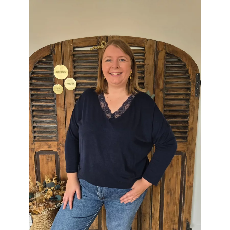 Pull fin Hugo col V dentelle marine