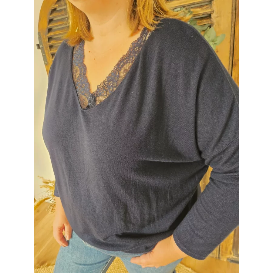 Pull fin Hugo col V dentelle marine