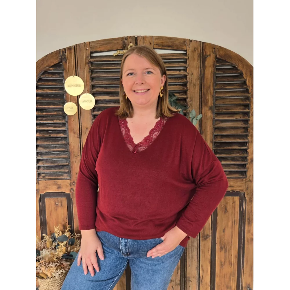 Pull fin Hugo col V dentelle bordeaux