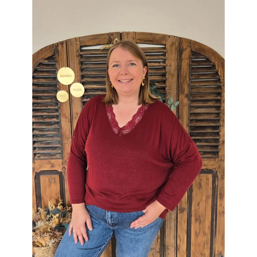 Pull fin Hugo col V dentelle bordeaux