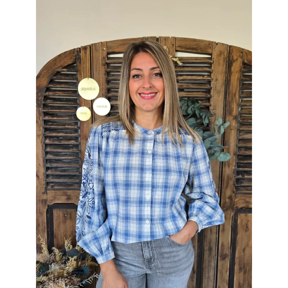 Chemise Domitille carreaux bleu brodée