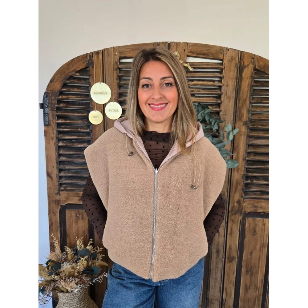 Blouson bouclette camel à capuche