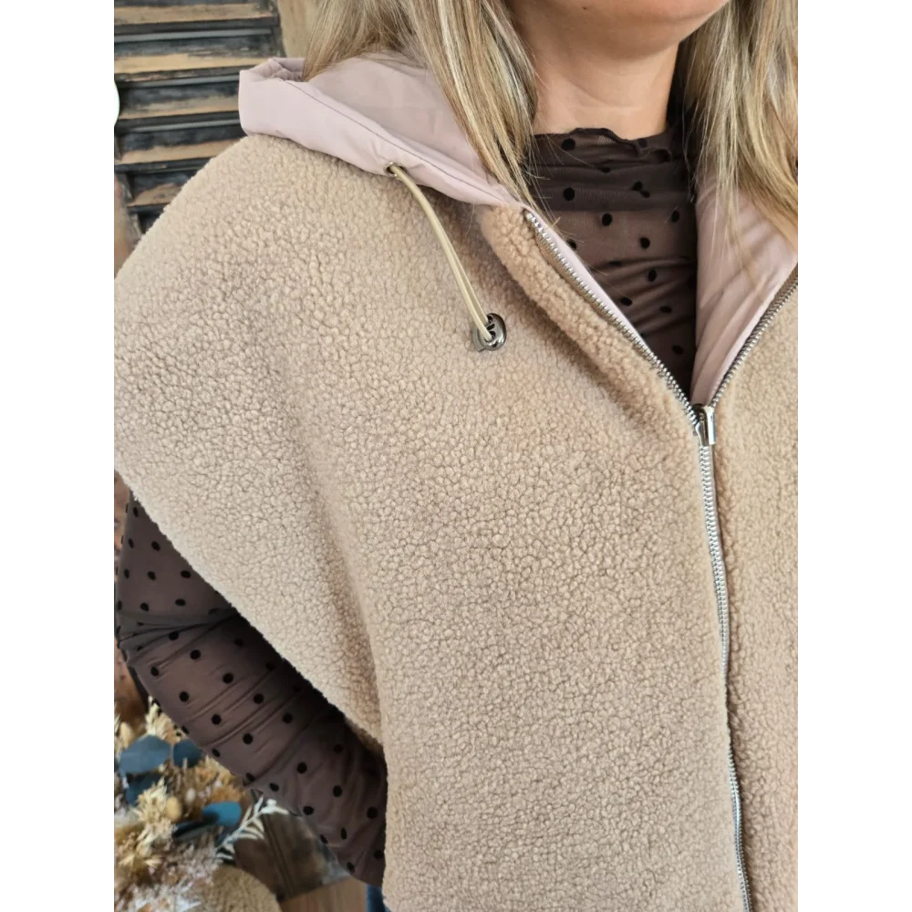 Blouson bouclette camel à capuche