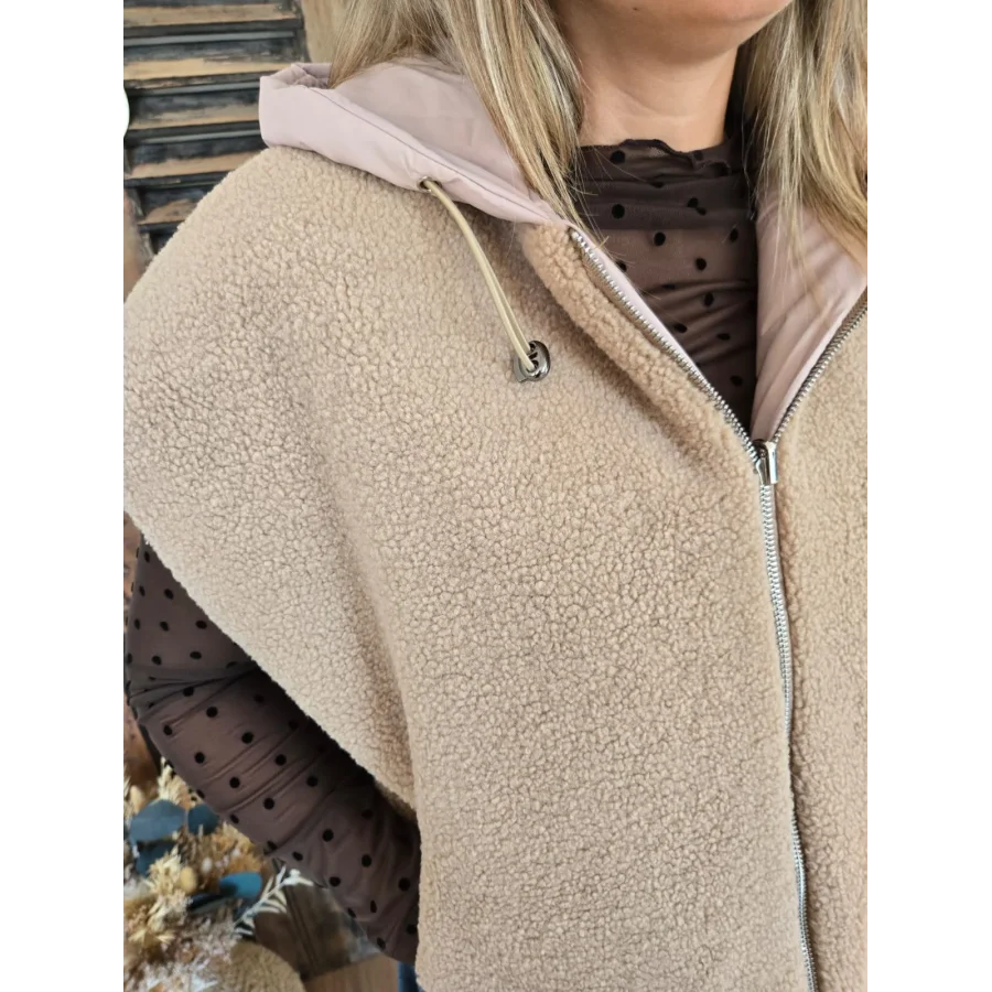 Blouson bouclette camel à capuche