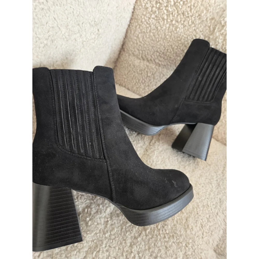 Bottines noir suedine