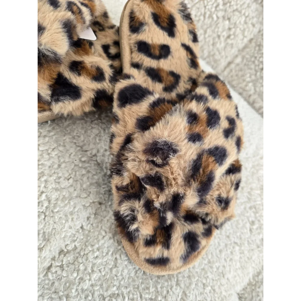 Chaussons fluffy leopard