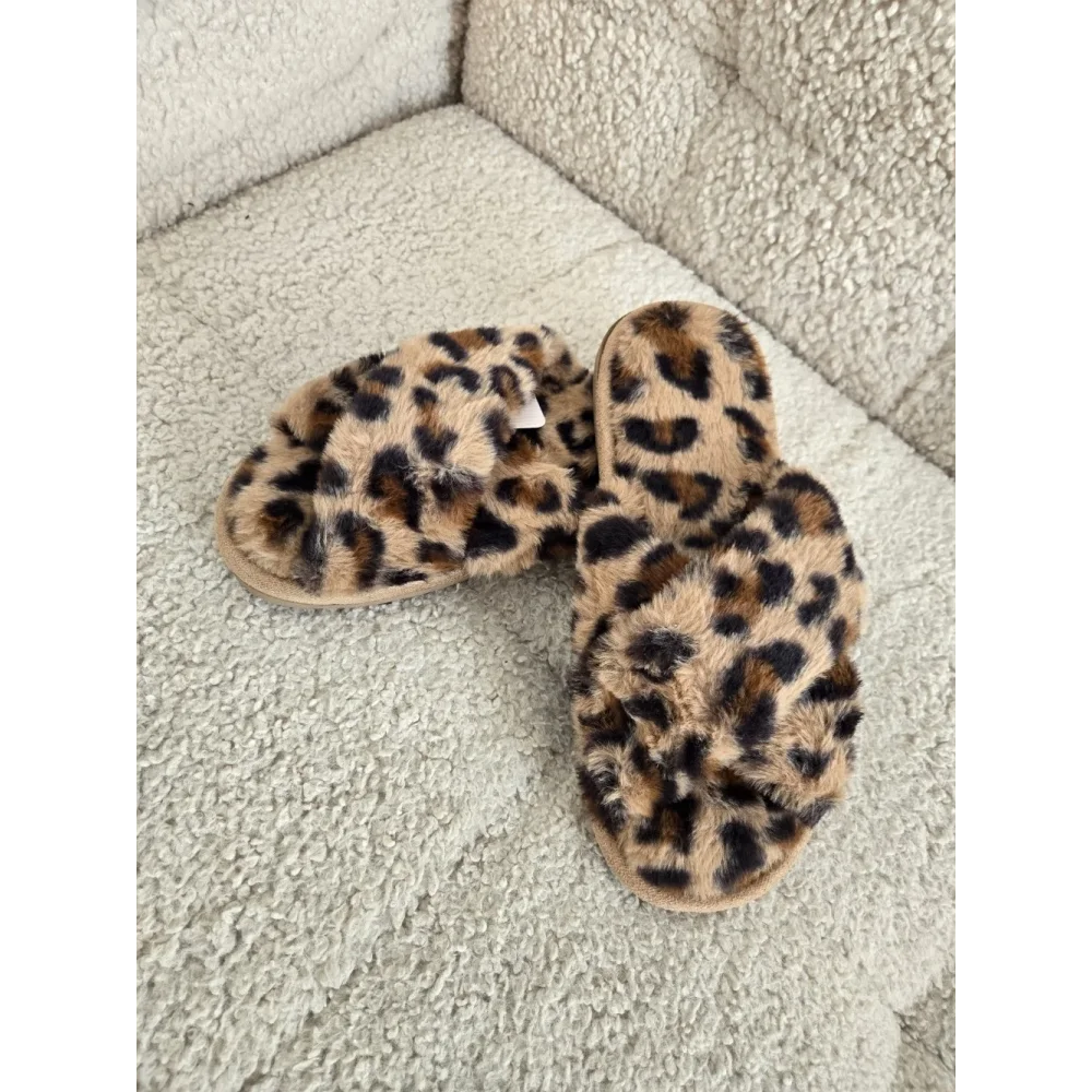 Chaussons fluffy leopard