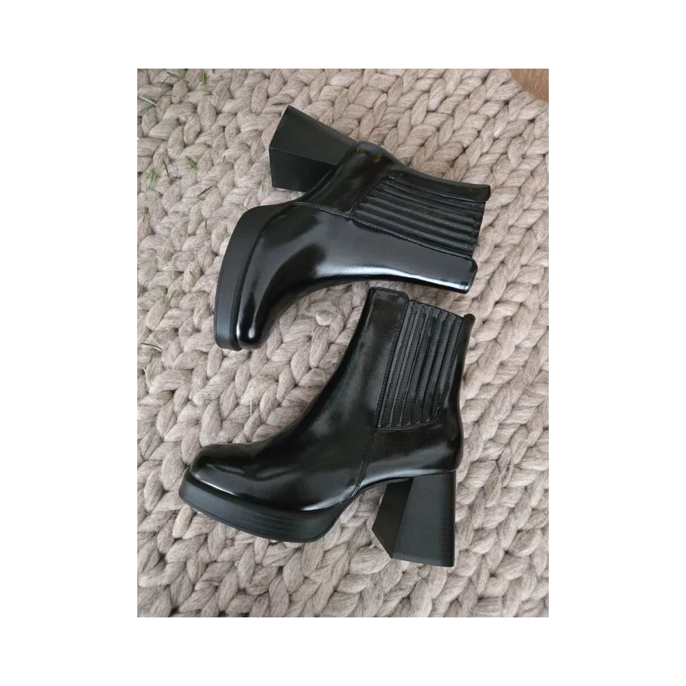 category_name | Elly et Anne