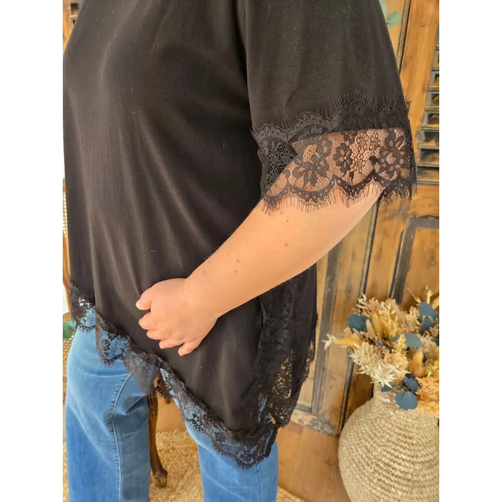 T-shirt asymétrique biais dentelle noir