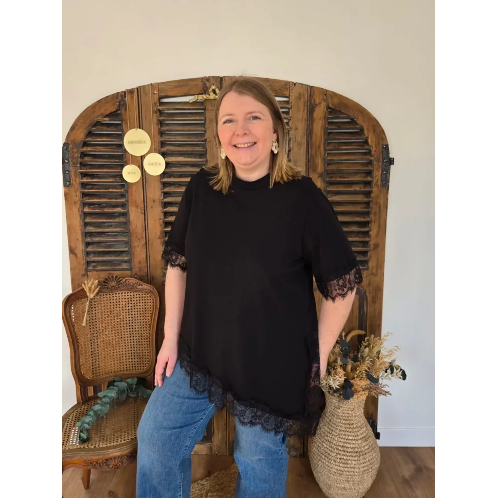 T-shirt asymétrique biais dentelle noir