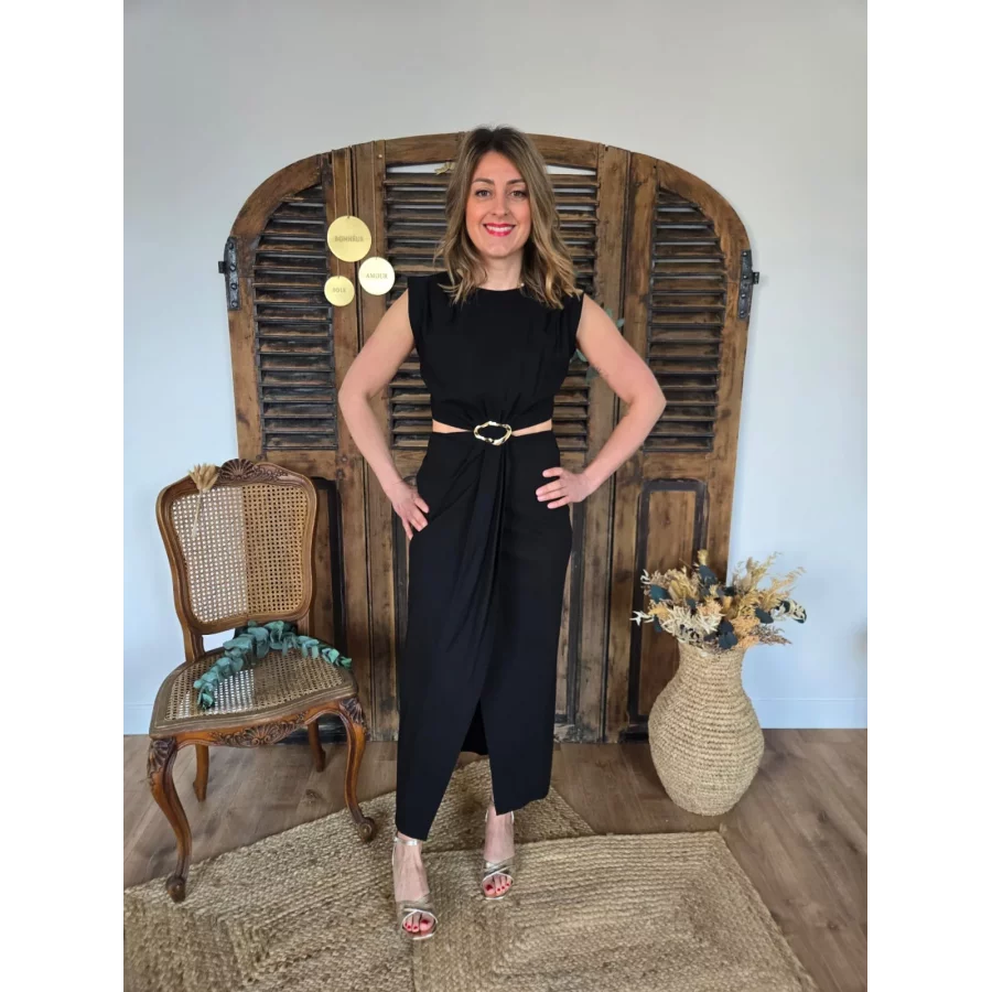 Robe Charlene noir ouverte aux hanches bijoux doré