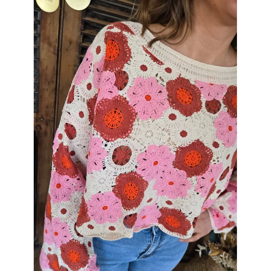 Pull Johan crochet fleurs rose