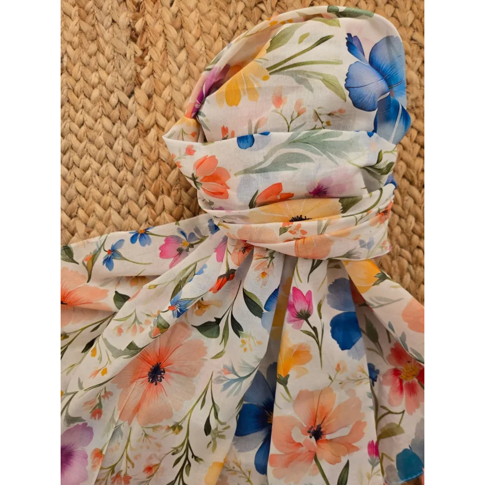 Foulard fleurs multicolores franges rose