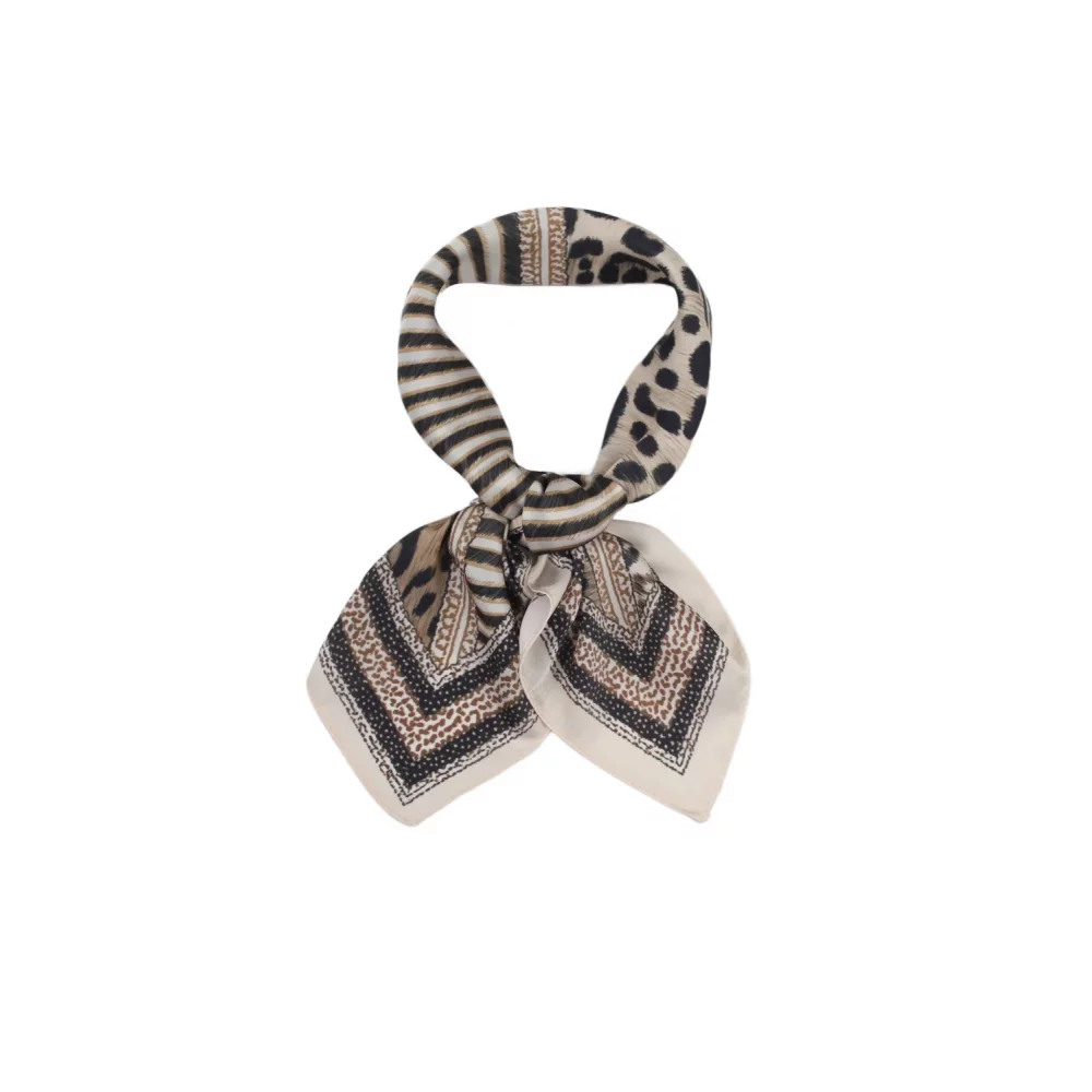 Foulard carré soyeux leopard beige