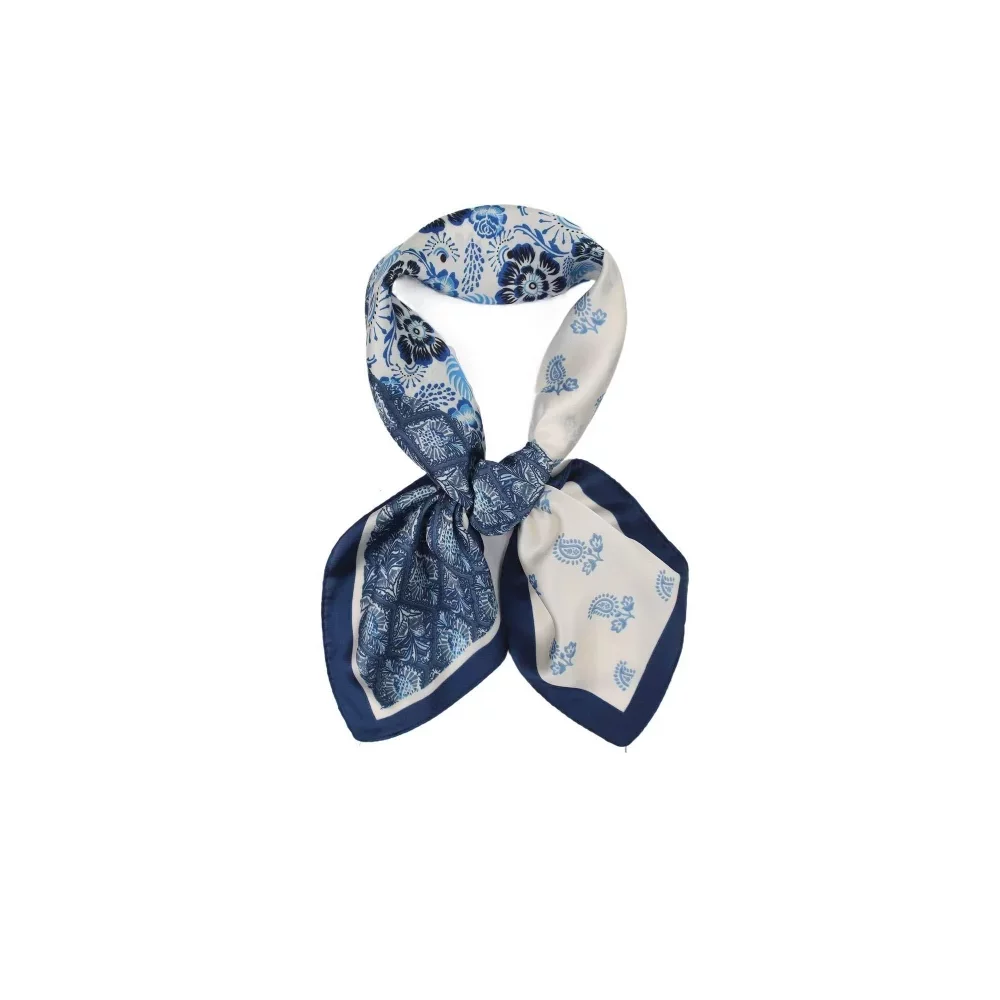 Foulard carre soyeux bleu marine