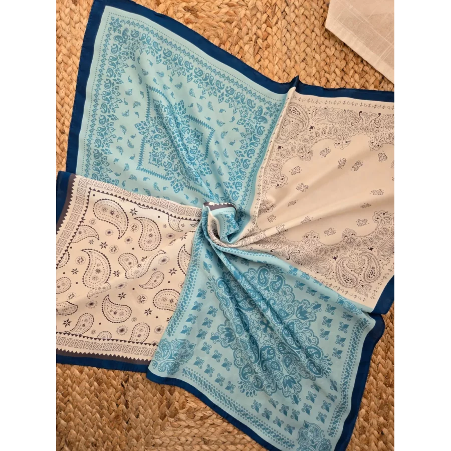 Foulard carre soyeux bandana bleu ciel
