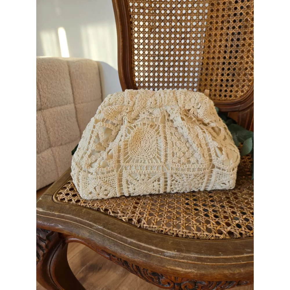 Sac pochette dentelle beige