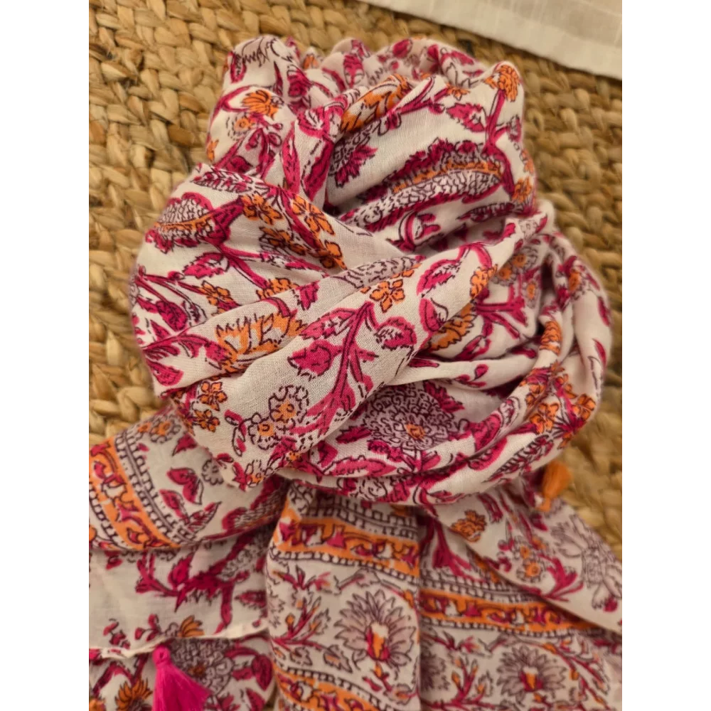 Foulard fleurs rose pompons