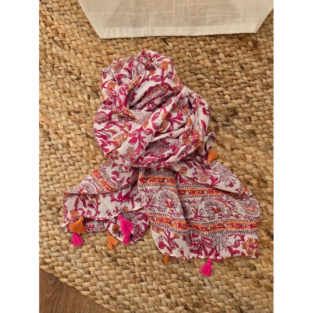 Foulard fleurs rose pompons