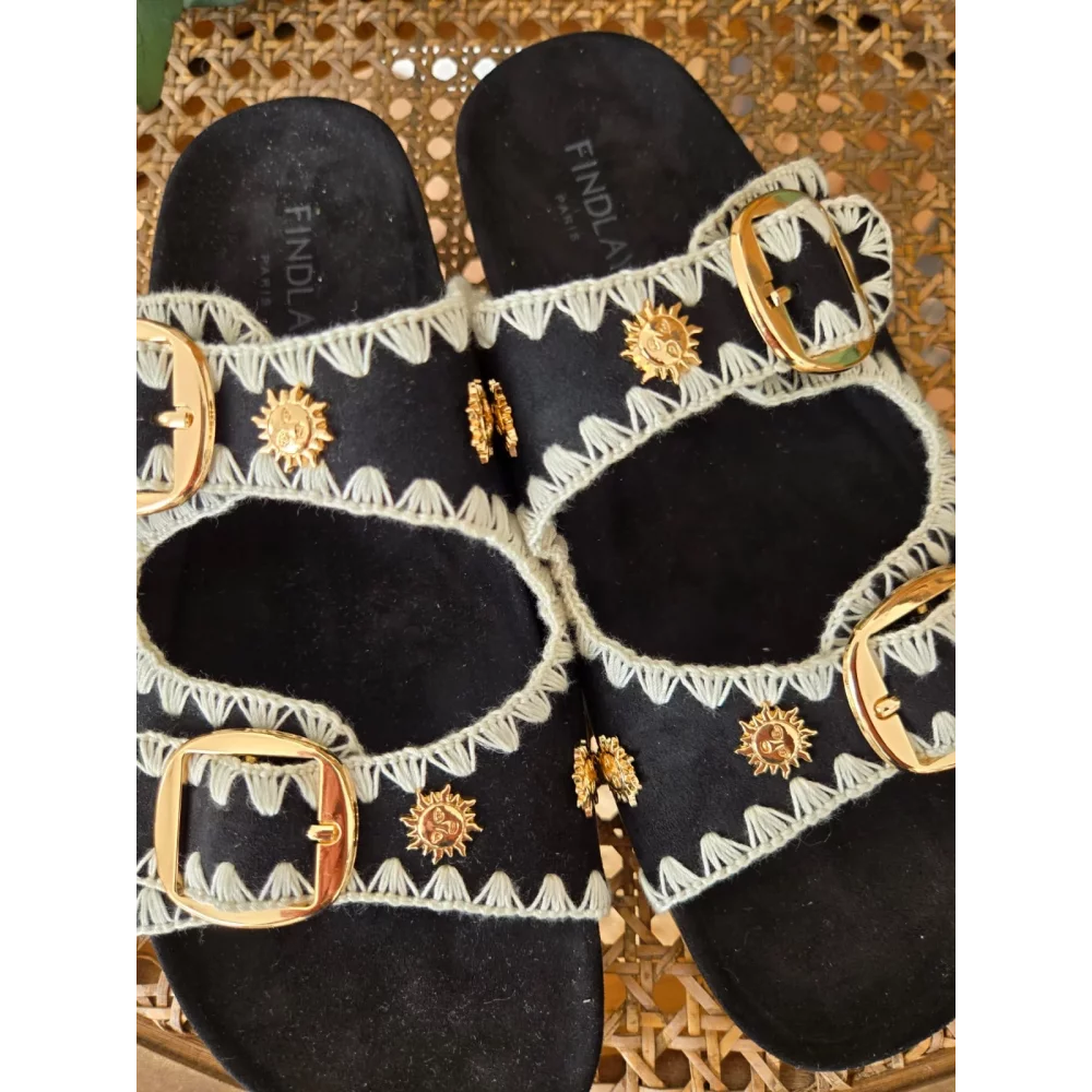 Mules claquettes noir broderies et soleil