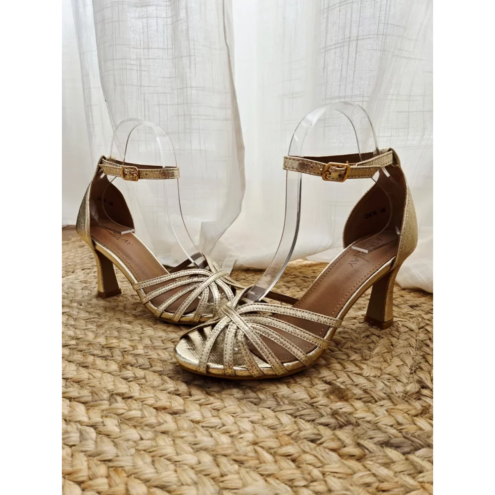 Sandales à talons doré