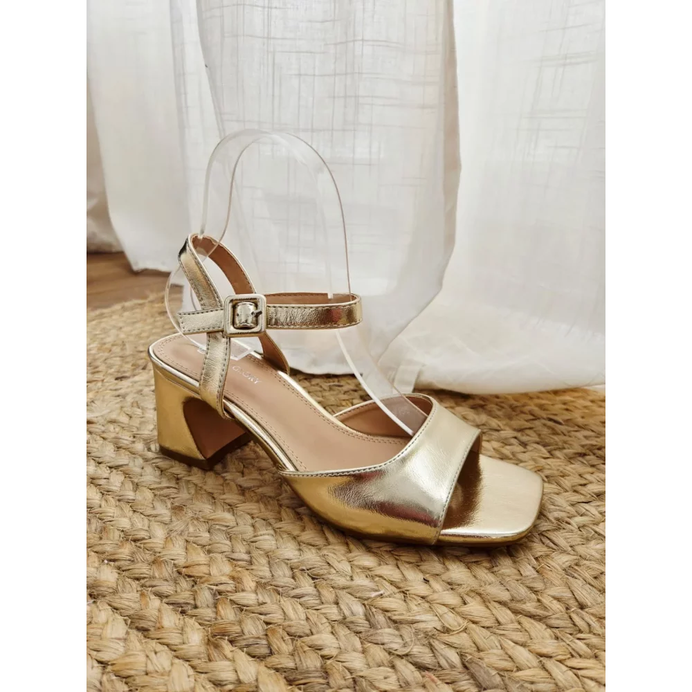 Sandales à talons doré