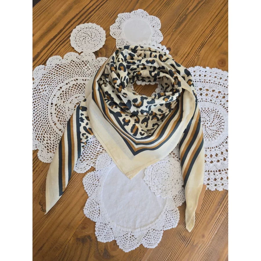 Carré coton leopard vert