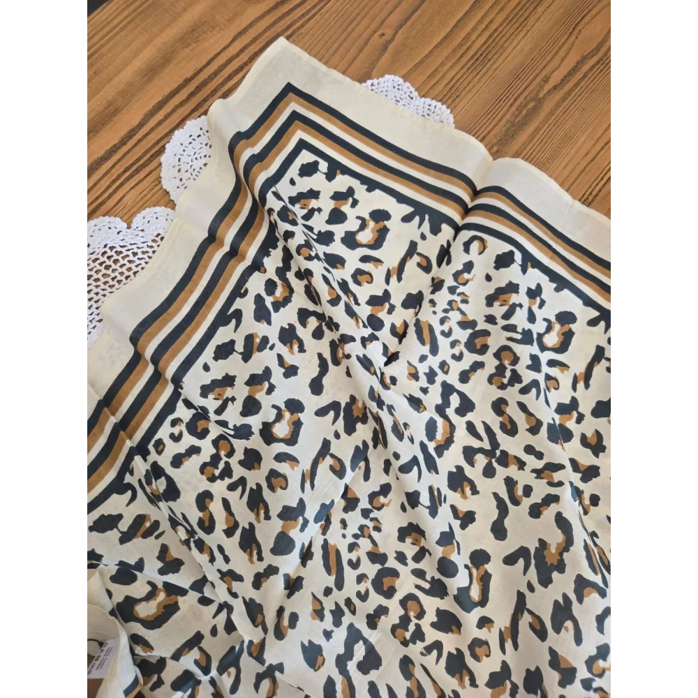 Carré coton leopard vert