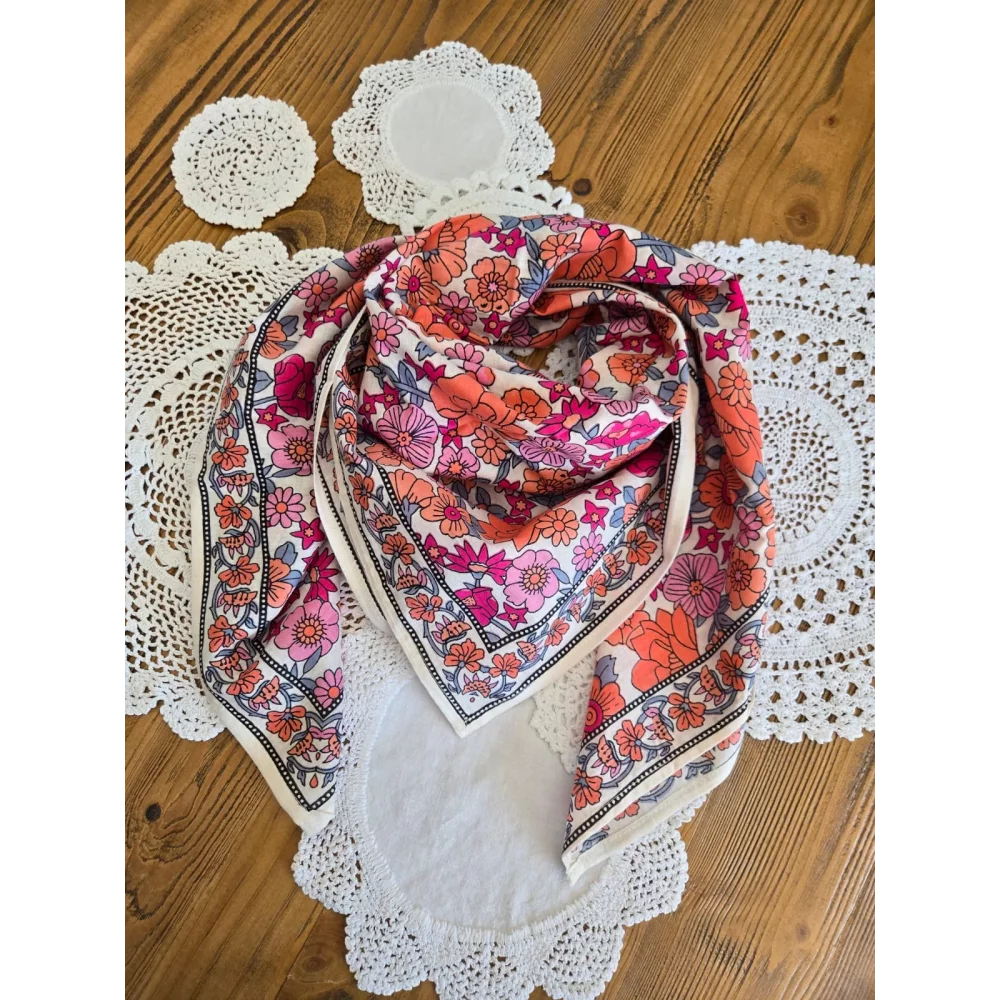 Carré coton fleurs rose corail