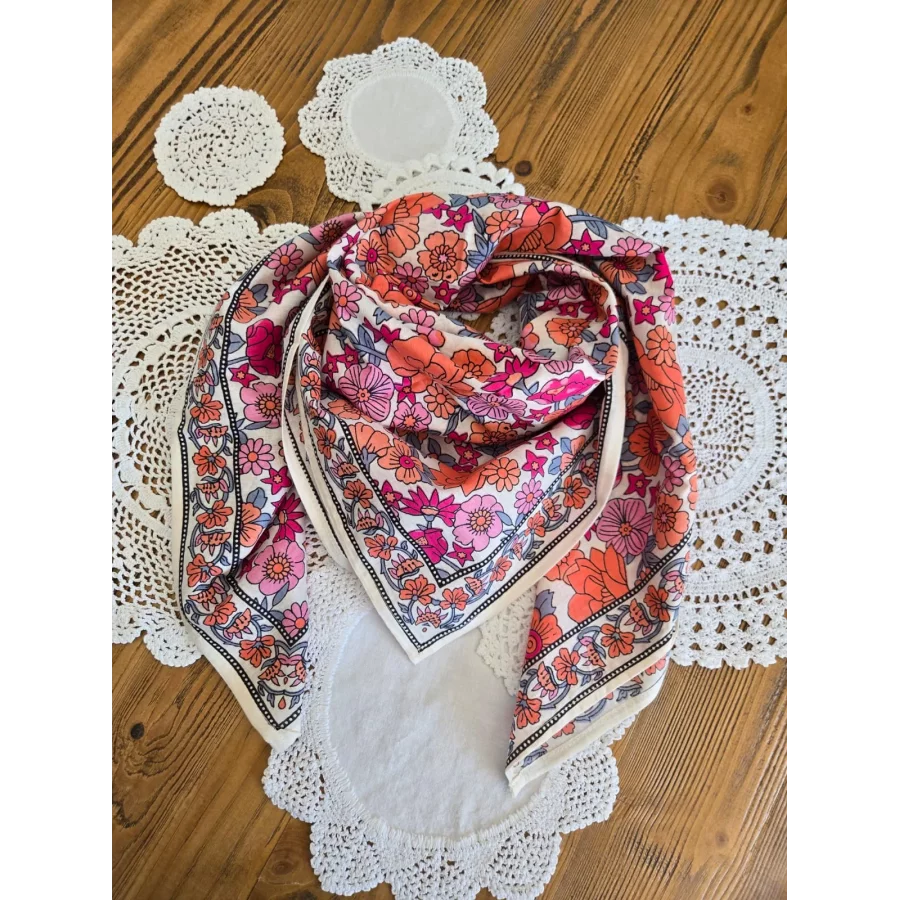 Carré coton fleurs rose corail