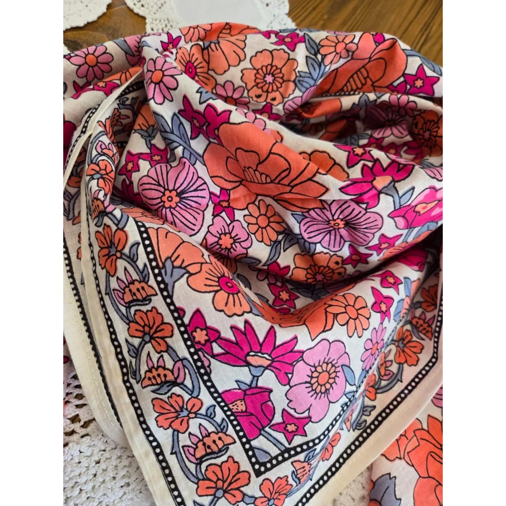 Carré coton fleurs rose corail