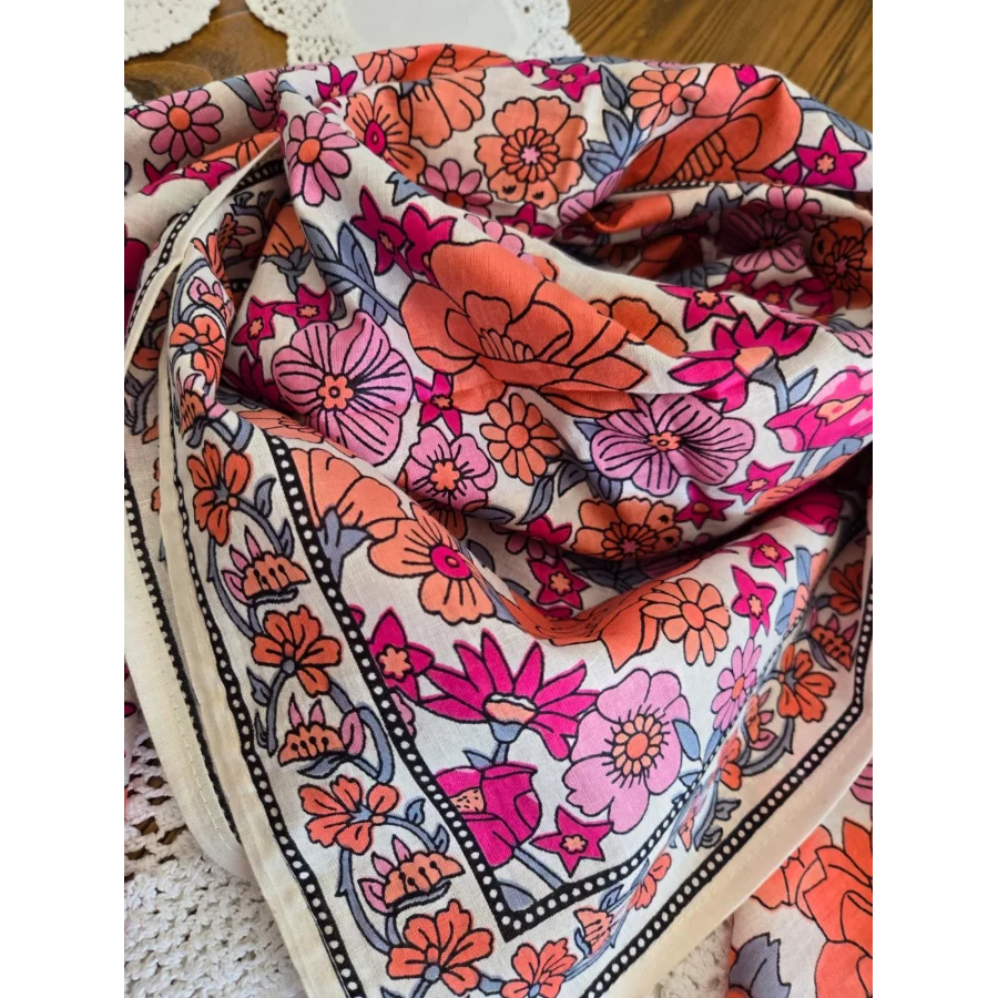 Carré coton fleurs rose corail