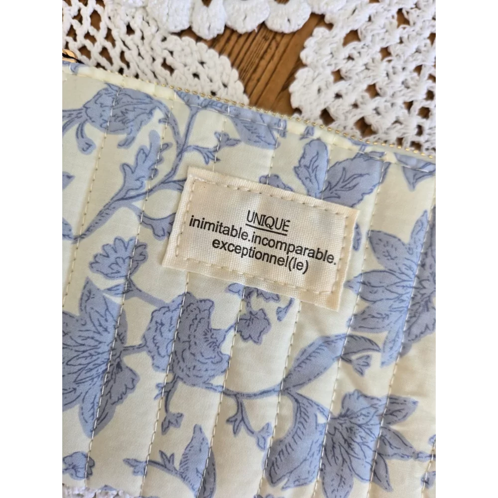 Pochette trousse tissu fleurs bleu ciel UNIQUE