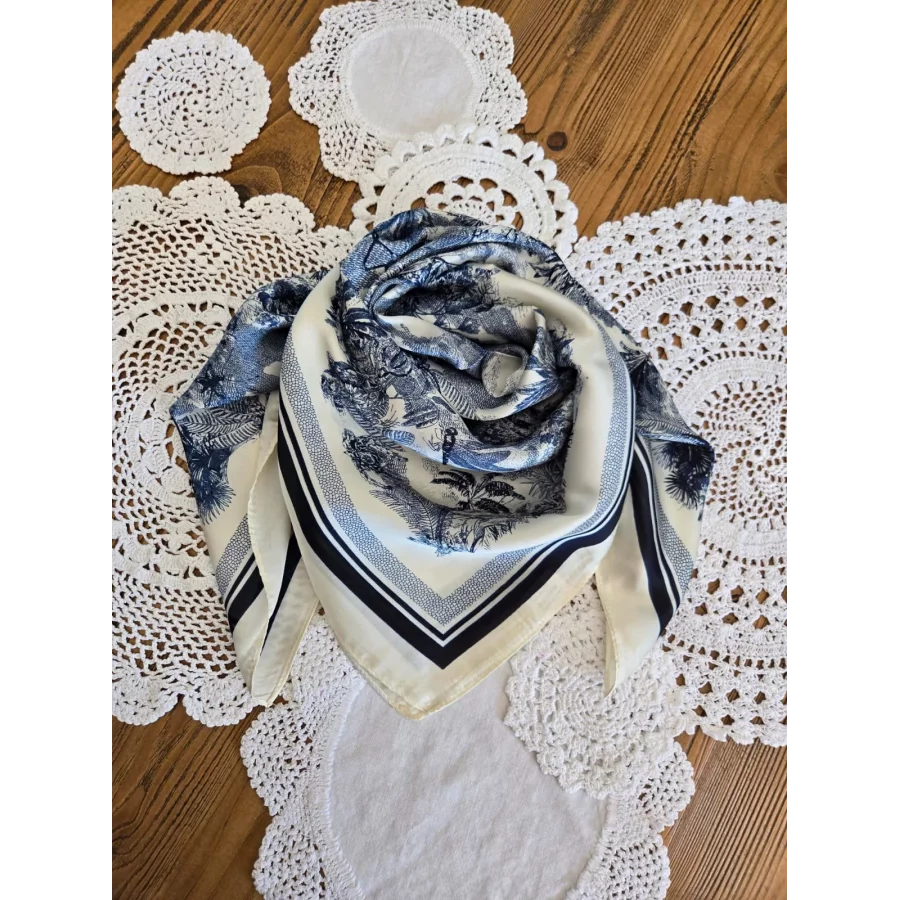 Foulard carré soyeux toile de jouy bleu