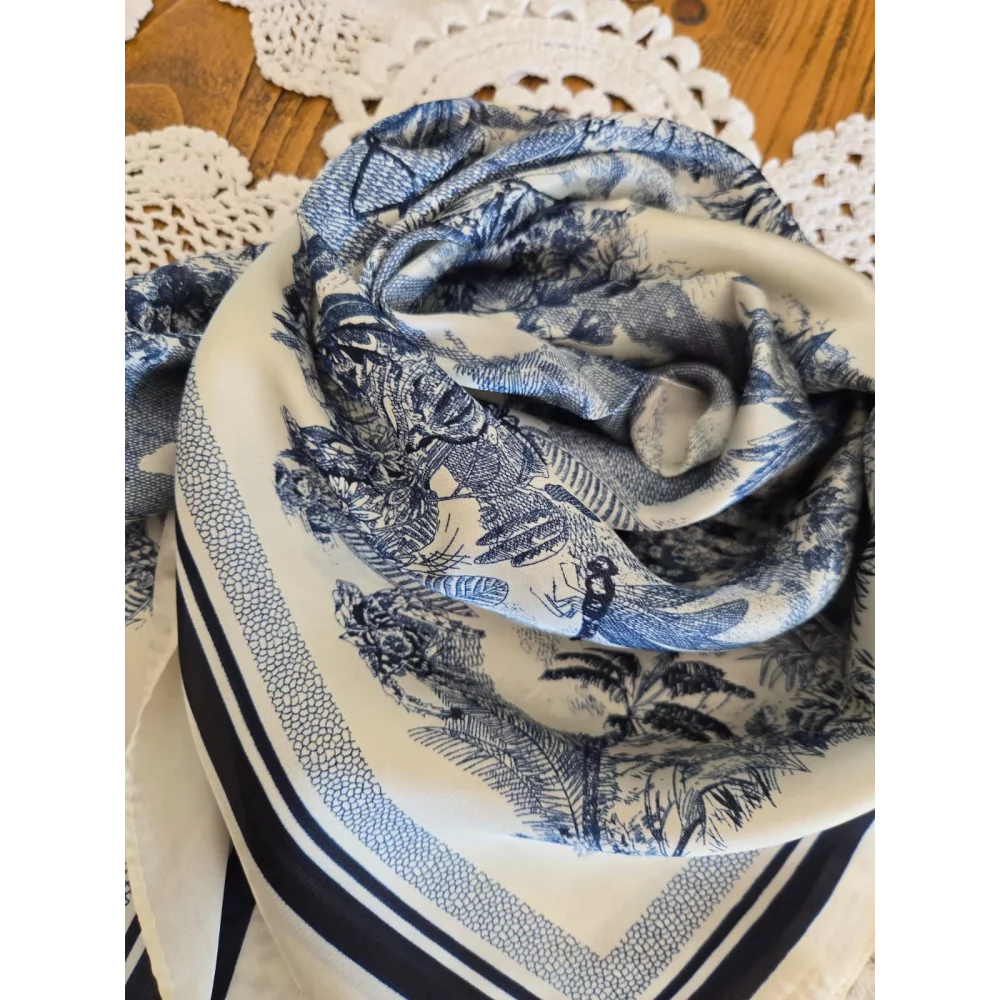 Foulard carré soyeux toile de jouy bleu