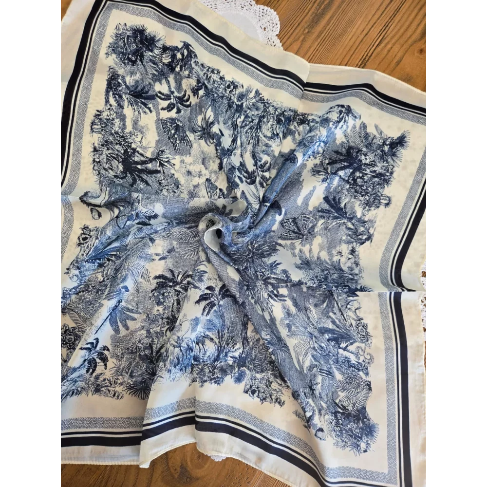Foulard carré soyeux toile de jouy bleu