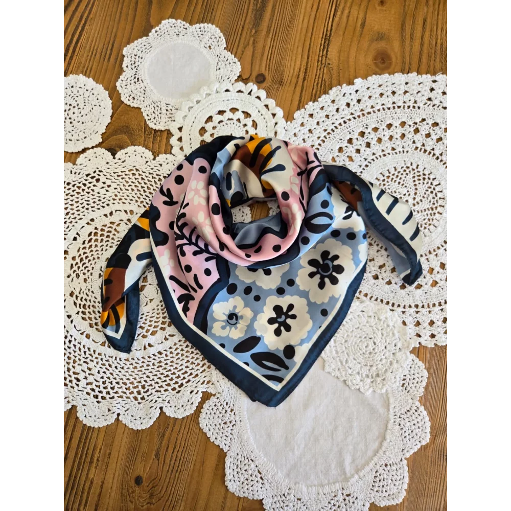 Foulard carré soyeux fleurs bleu