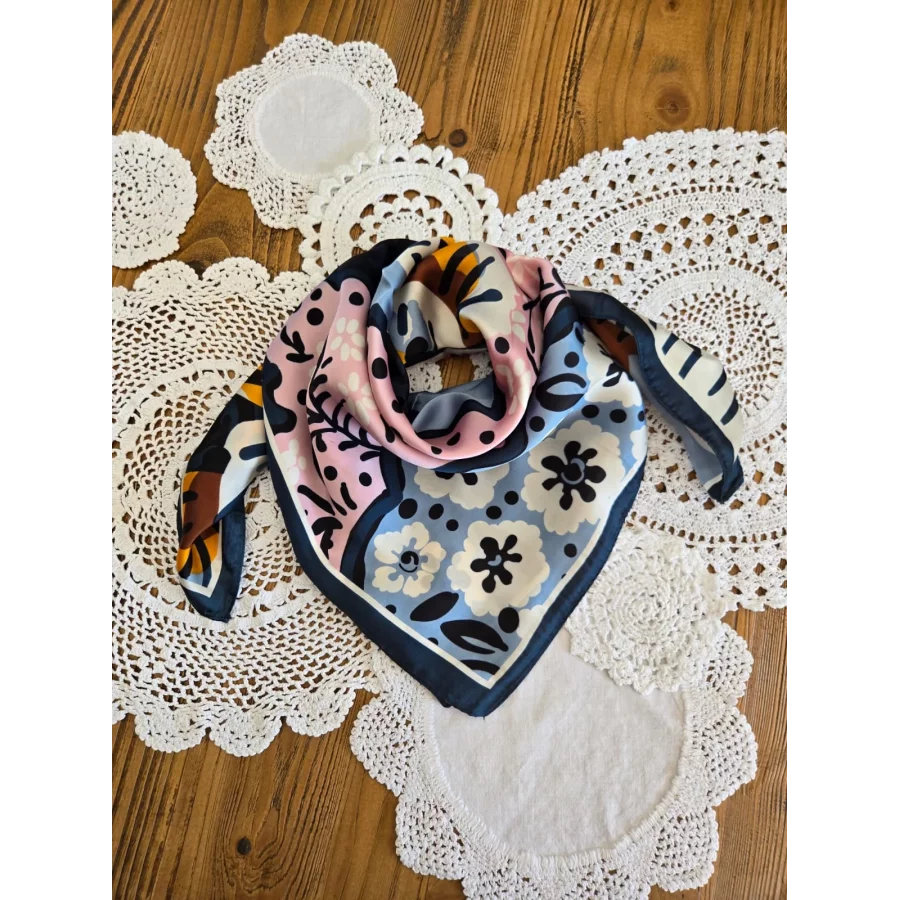 Foulard carré soyeux fleurs bleu