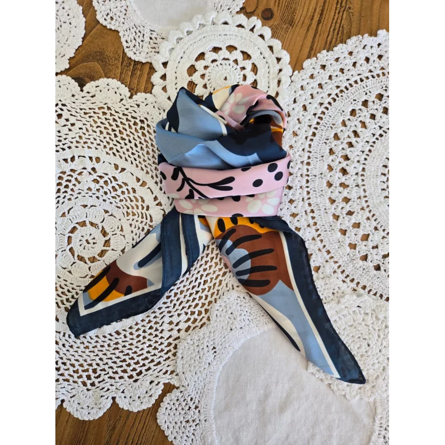 Foulard carré soyeux fleurs bleu