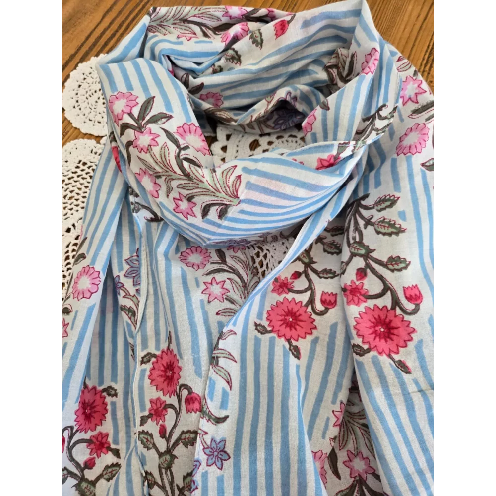 Foulard echarpe en coton rayé bleu et fleurs
