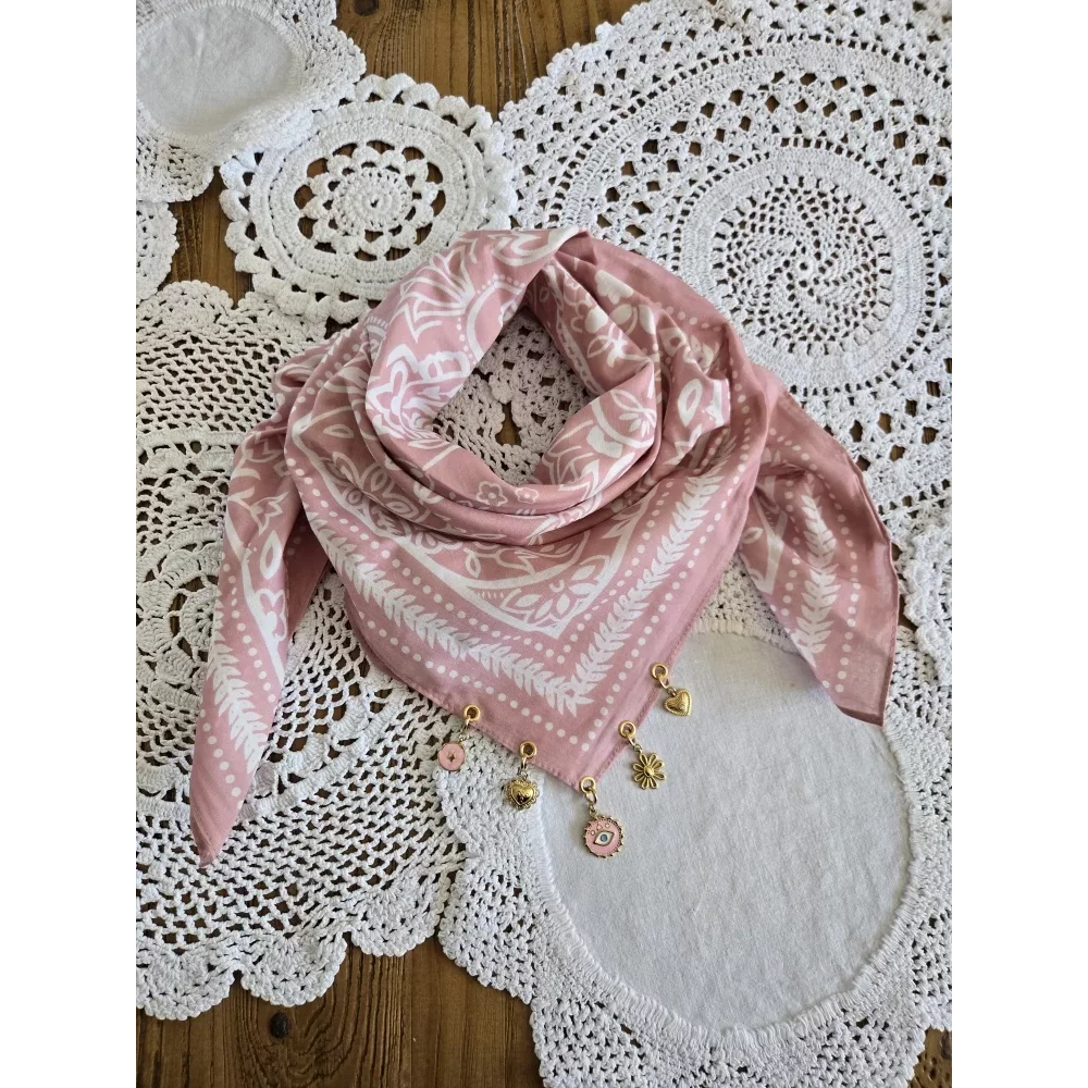 Foulard bandana rose et blanc coton et breloques