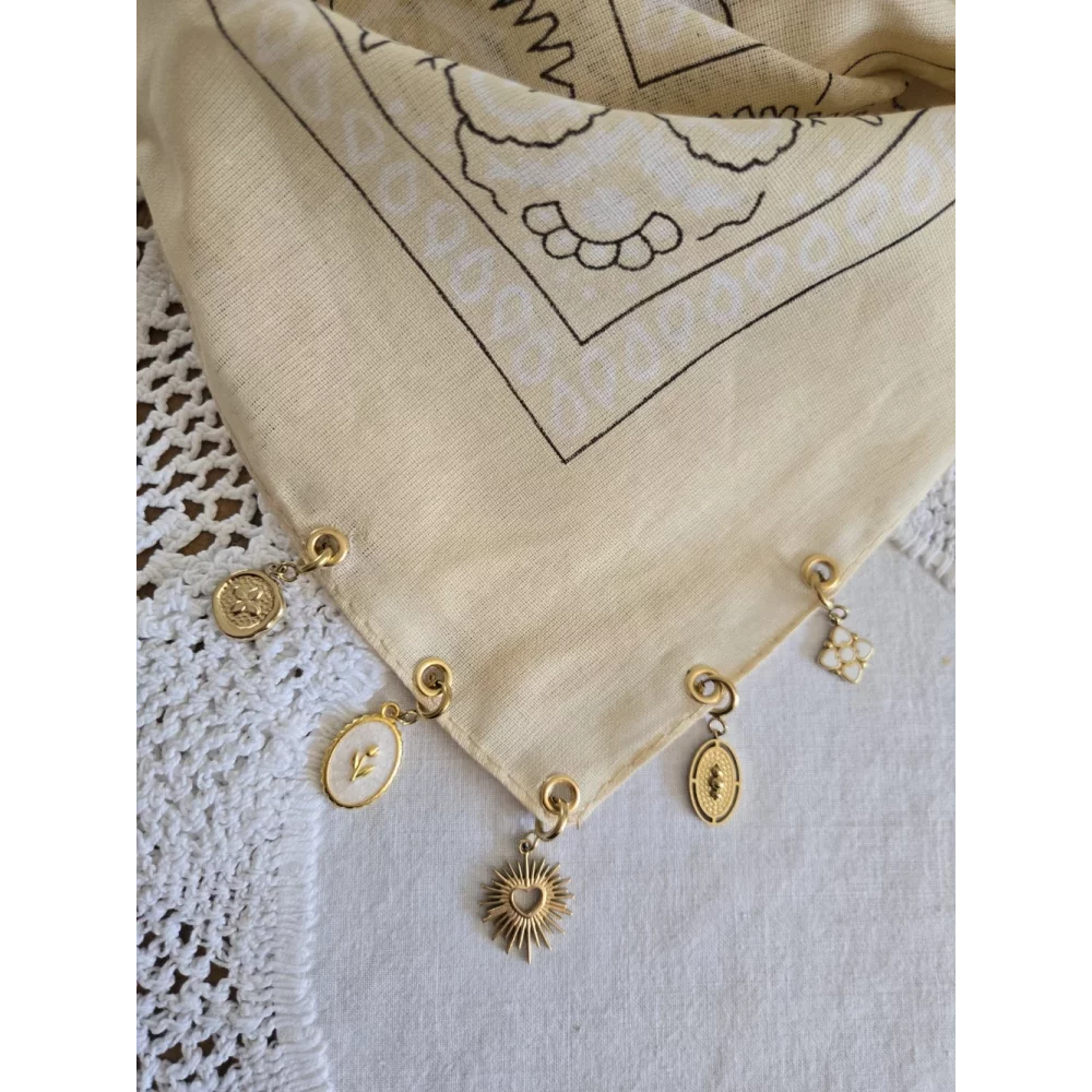 Foulard bandana beige coton et breloques