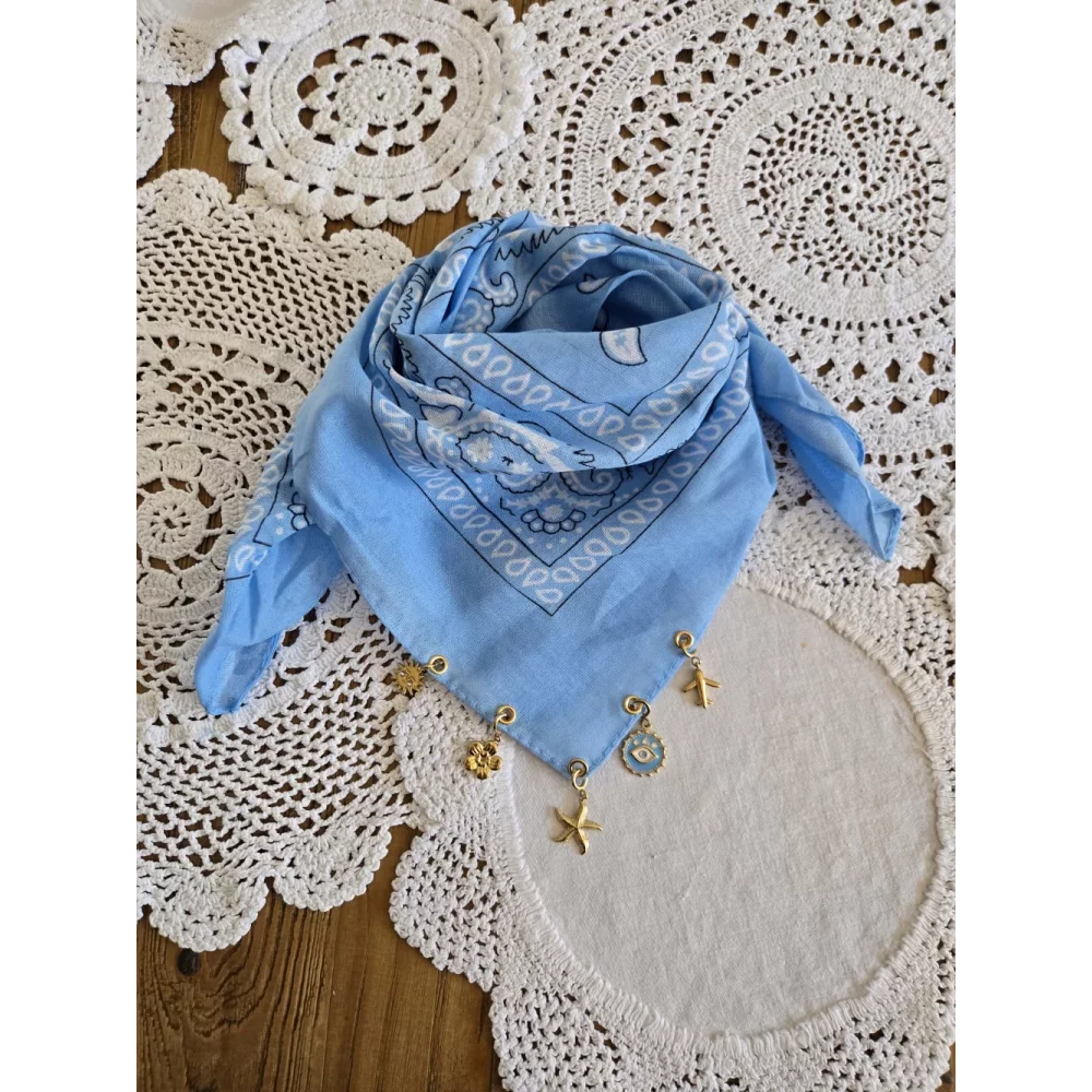 Foulard bandana bleu ciel coton et breloques