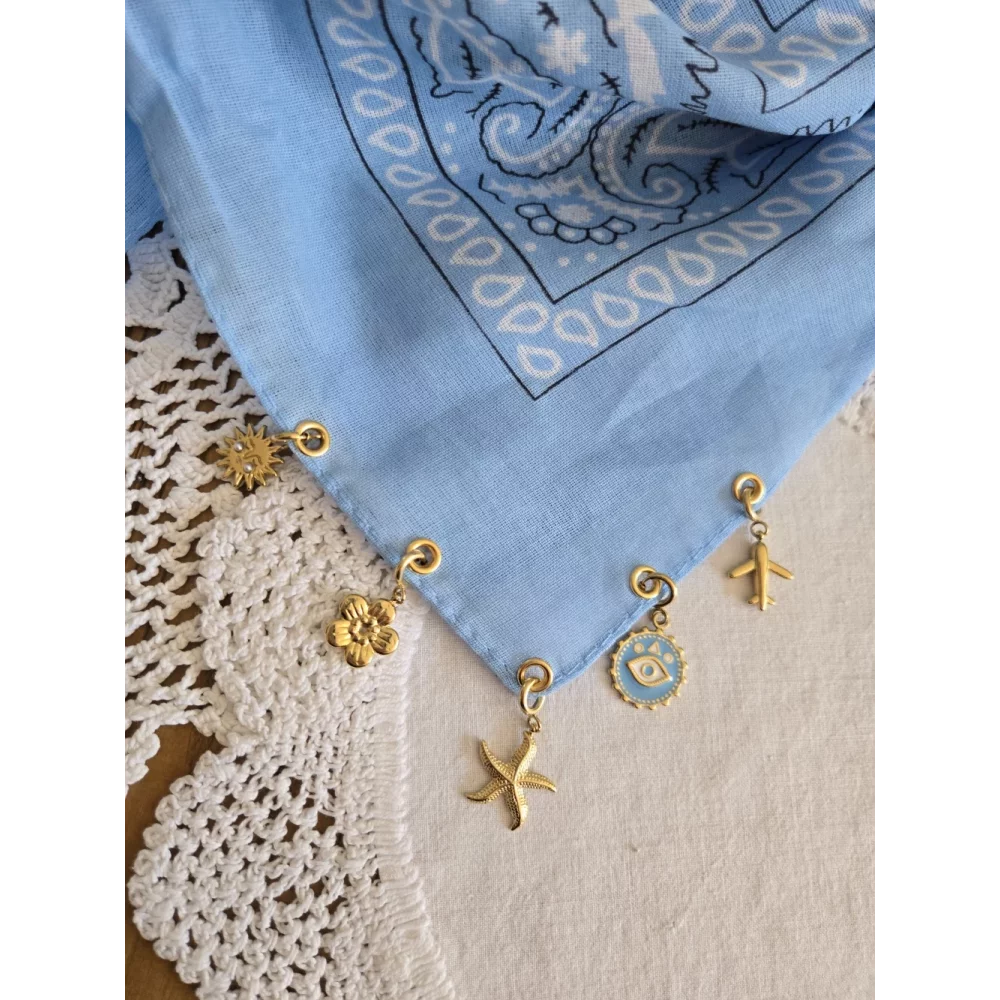 Foulard bandana bleu ciel coton et breloques