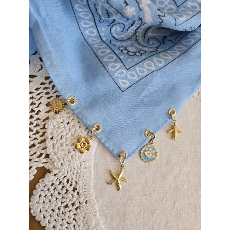 Foulard bandana bleu ciel coton et breloques