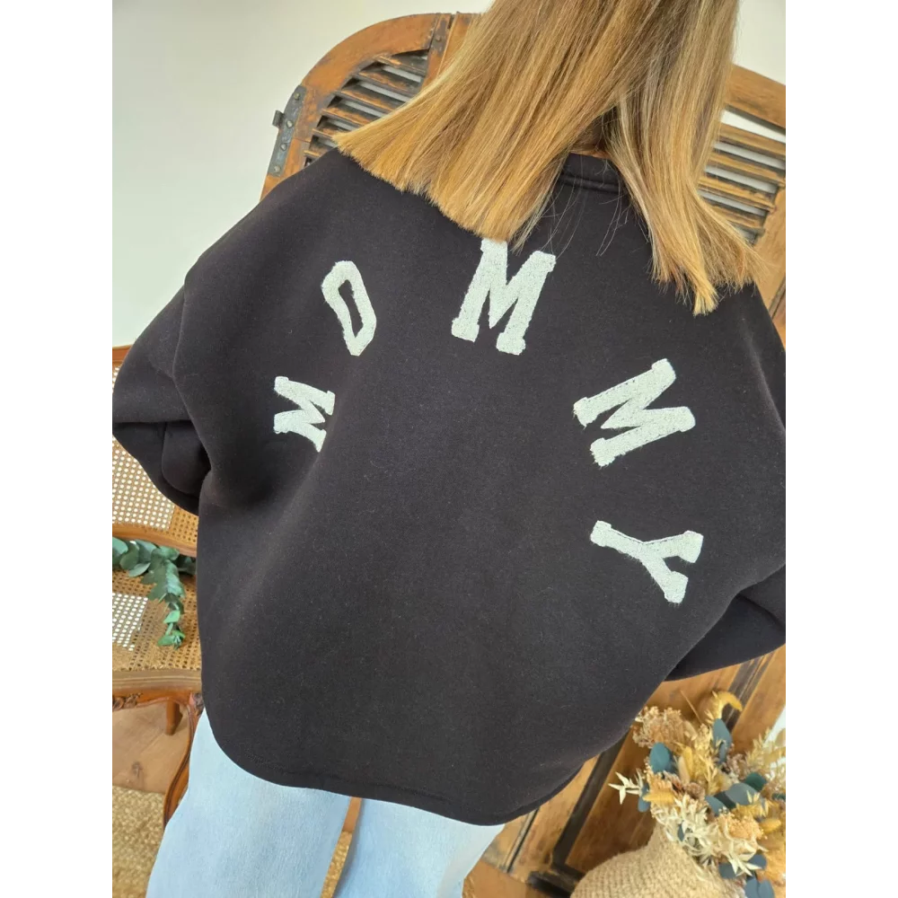 Sweat noir Mommy au dos