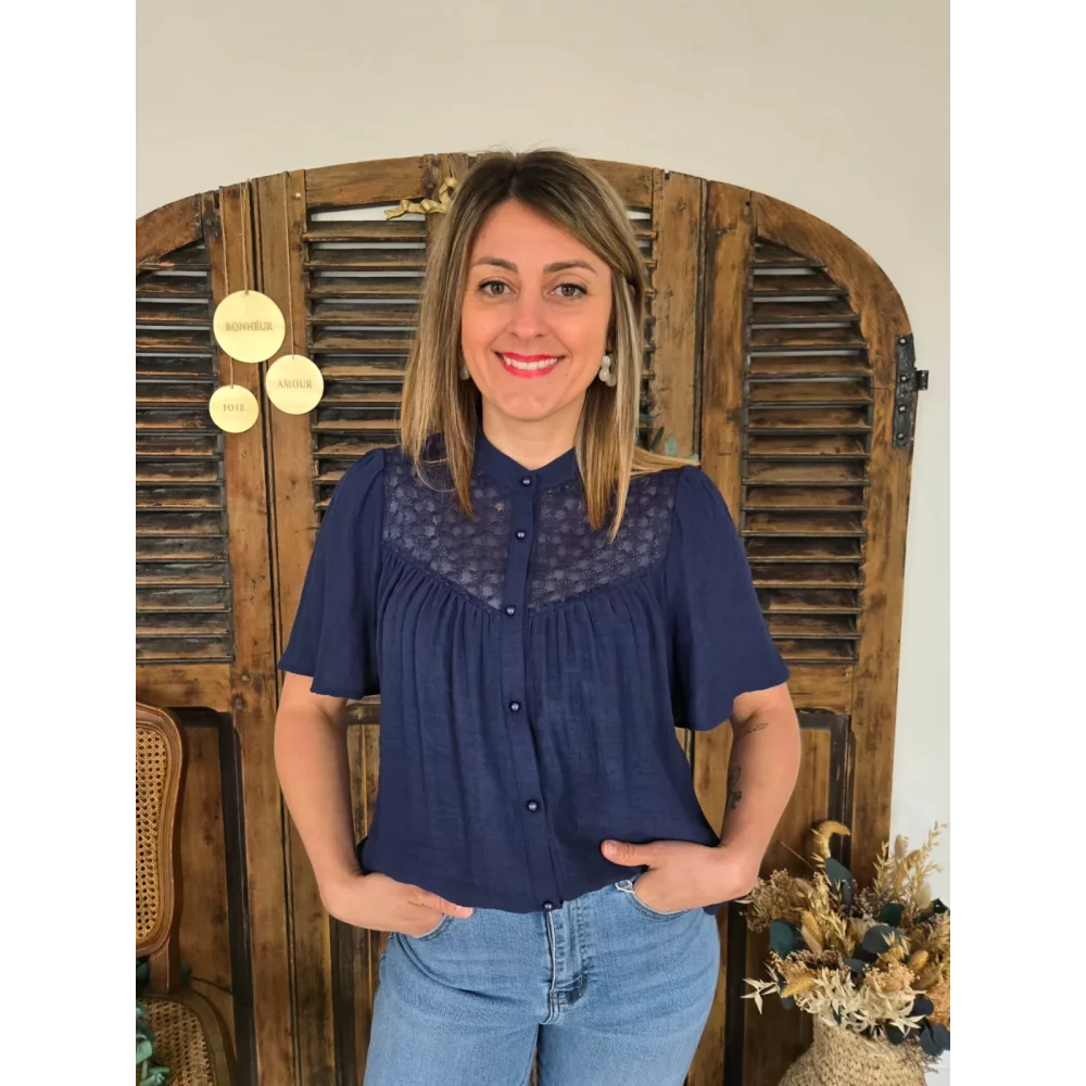Blouse Lila bleu marine dentelle