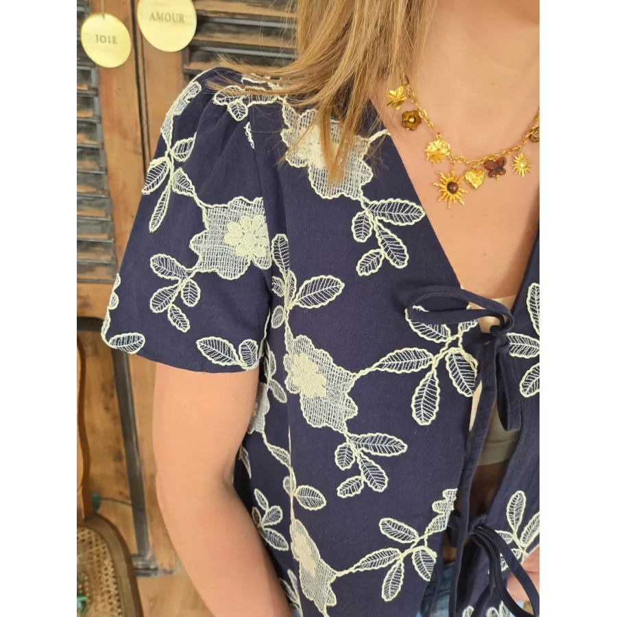 Blouse Lilou bleu marine fleurs brodées