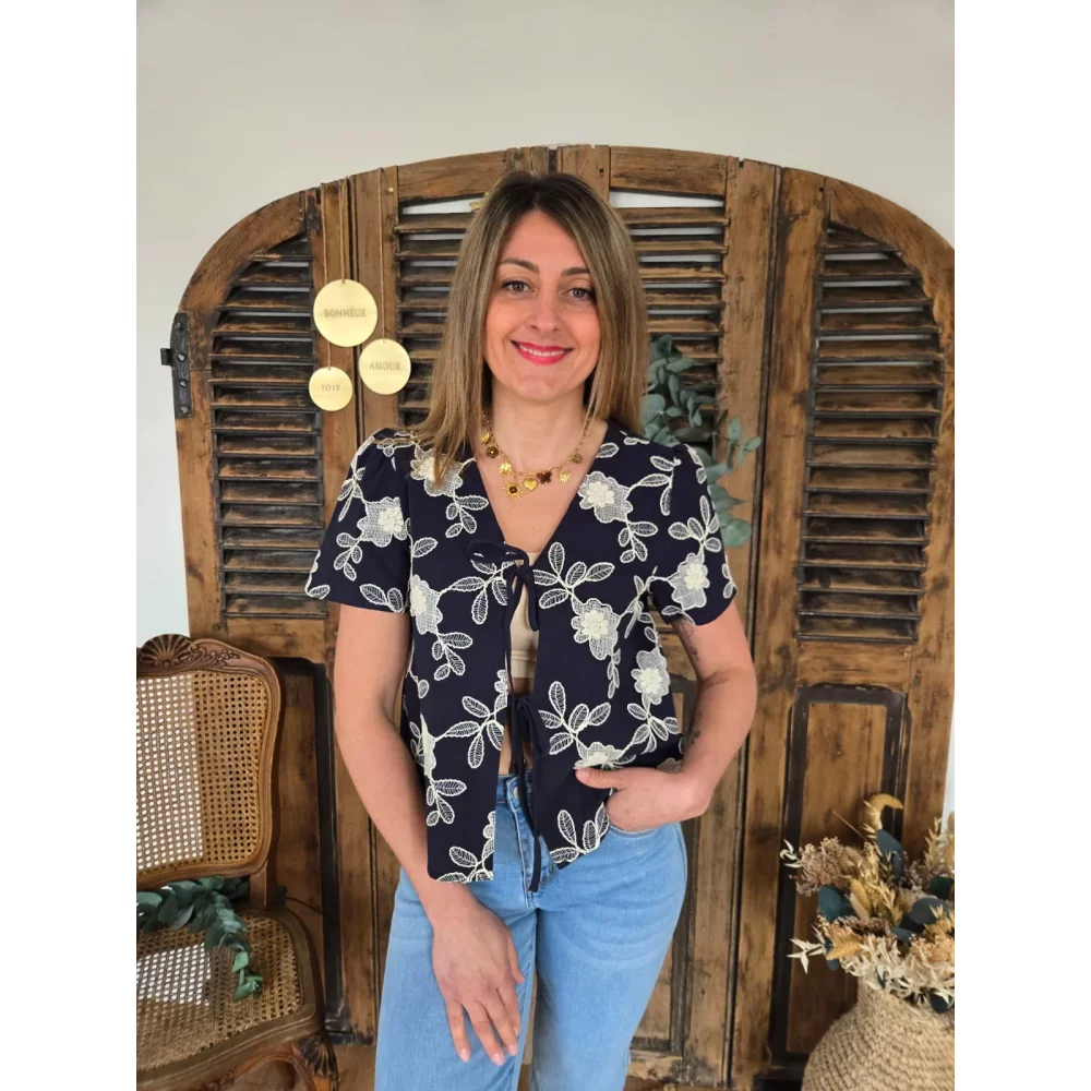 Blouse Lilou bleu marine fleurs brodées