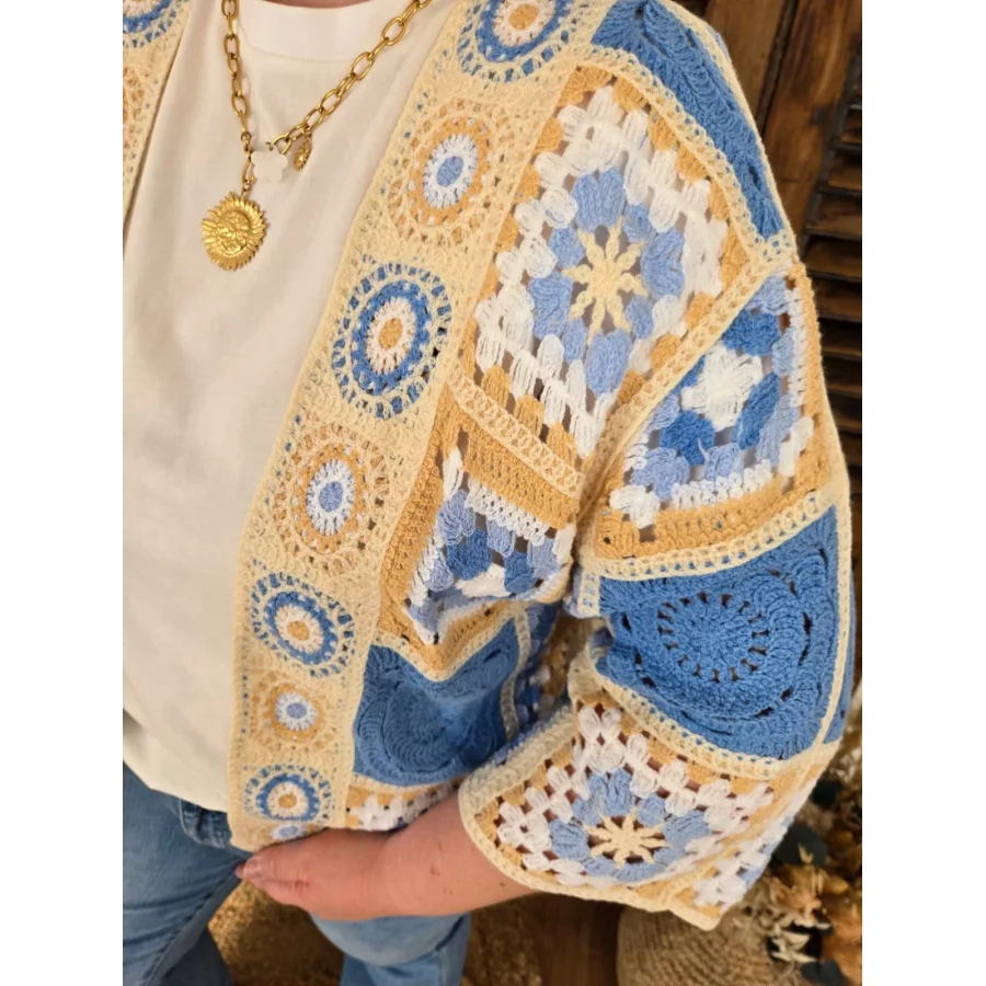 Gilet Gilbert court en crochet beige et bleu